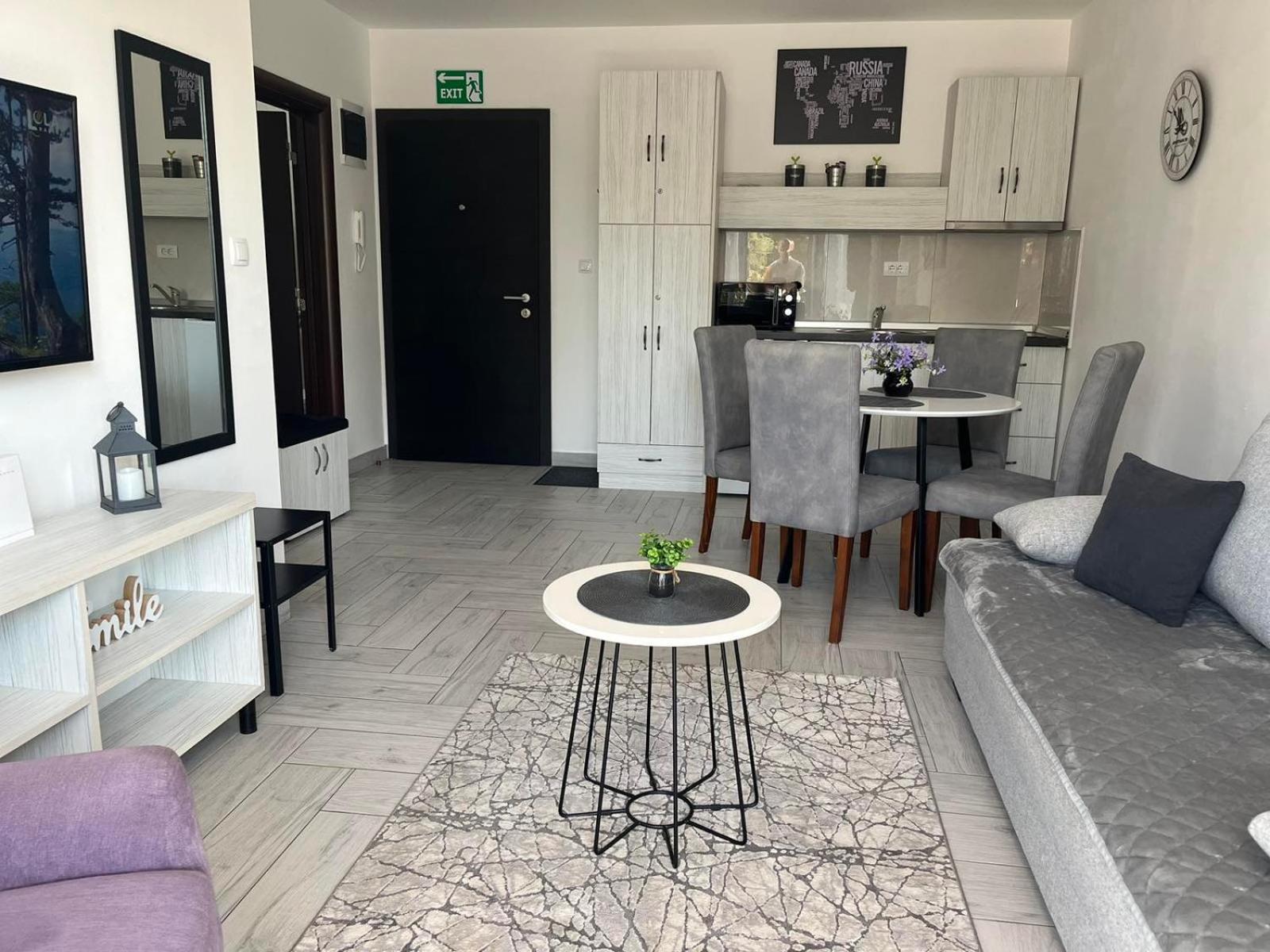 Apartment 3n *